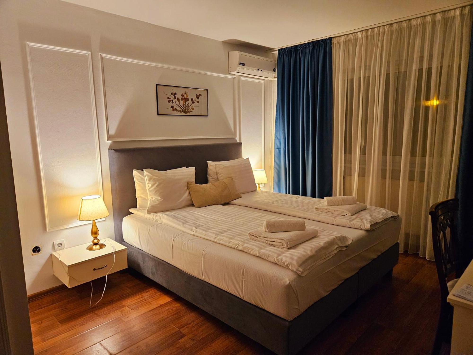 Hotel Royal Plaza By Timhotels 3*