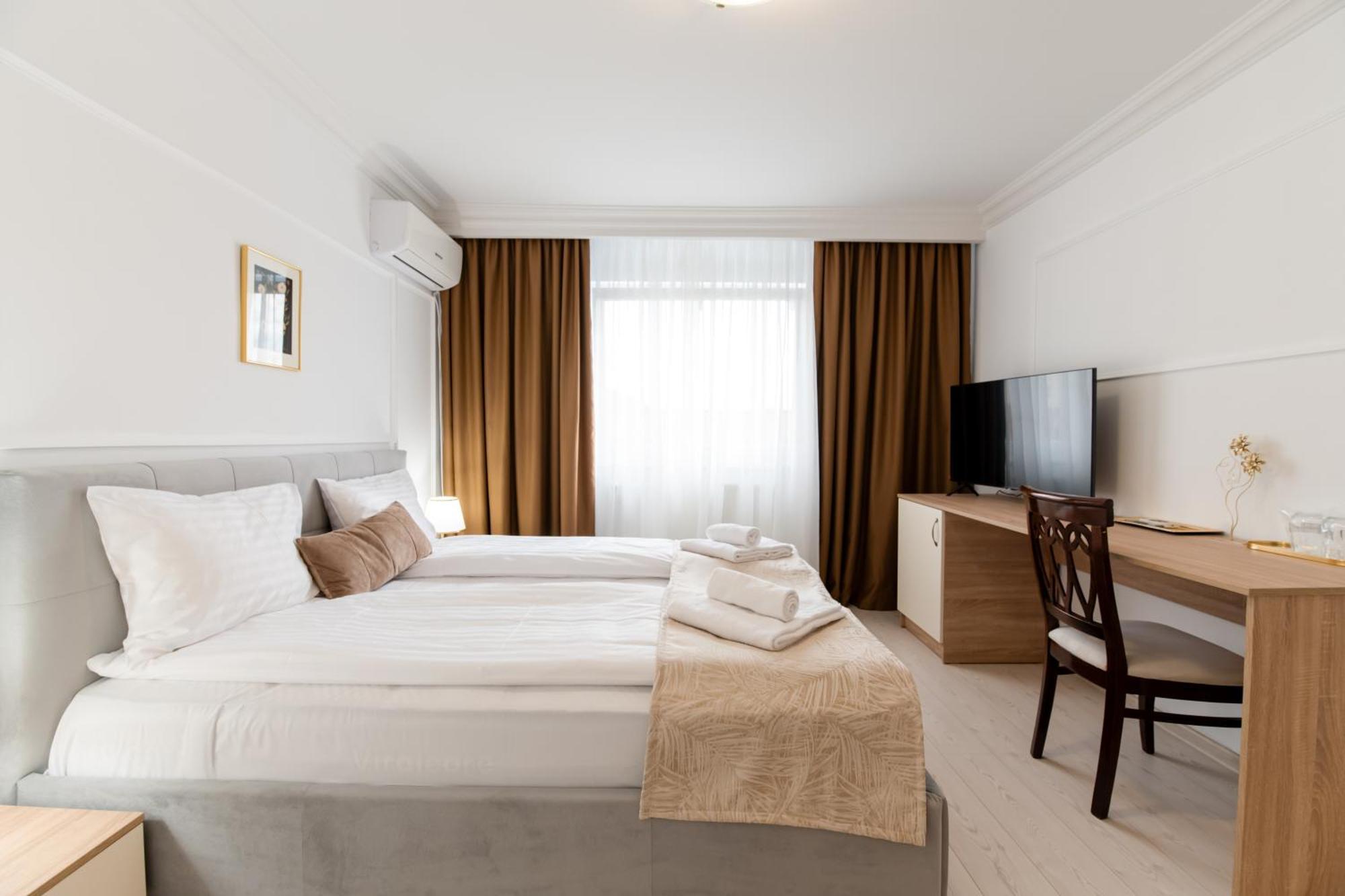 Hotel Royal Plaza By Timhotels 3*