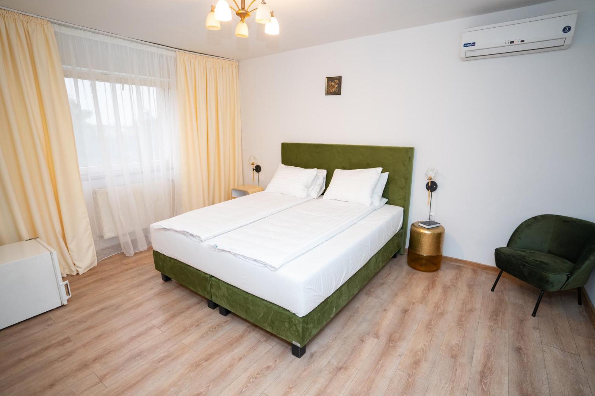 Hotel Royal Plaza By Timhotels 3*