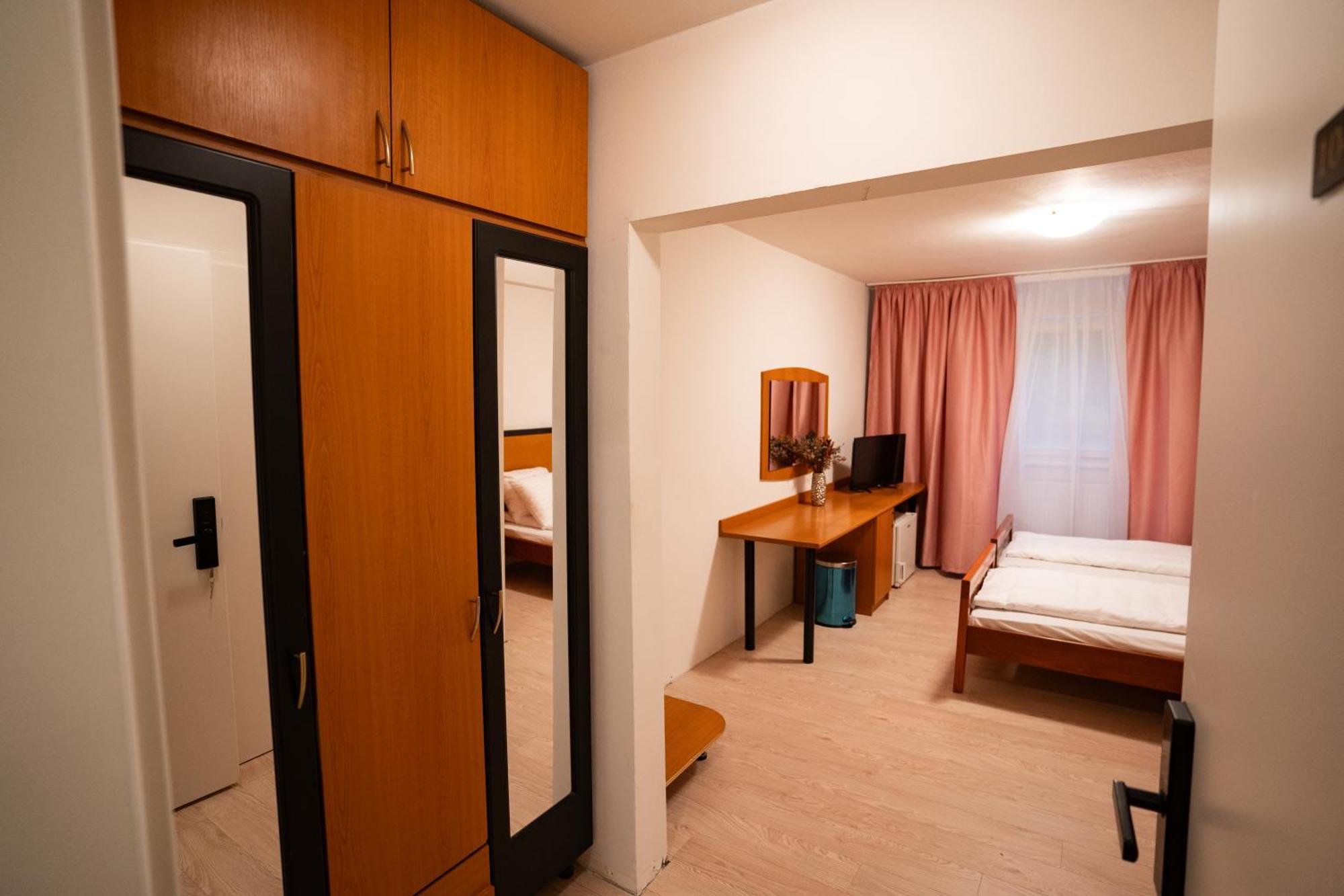 Hotel Royal Plaza By Timhotels 3*